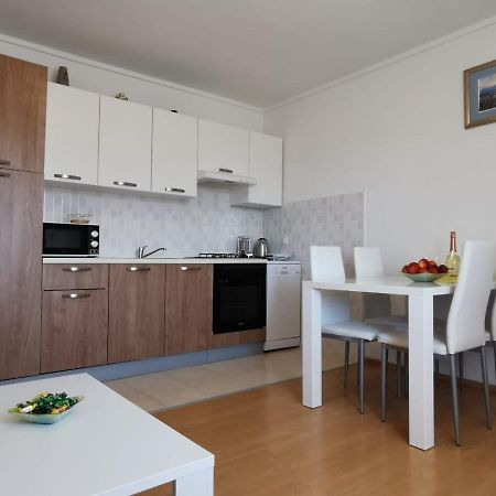 Apartment Branka Kustura Хвар Экстерьер фото